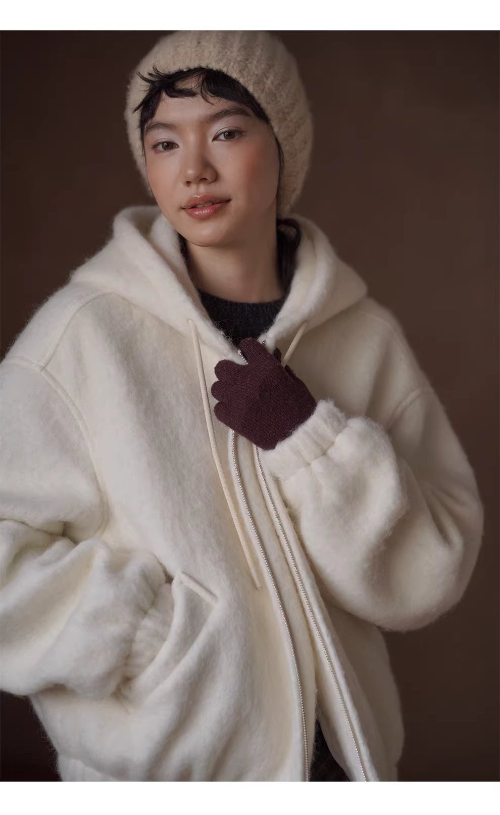 慵長雪夜長毛絨感羊毛混紡呢料連帽廓形氛圍夾棉短外套,慵長雪夜長毛絨感羊毛混紡呢料連帽廓形氛圍夾棉短外套,HBEW5117,慵長雪夜長毛絨感羊毛混紡呢料連帽廓形氛圍夾棉短外套,連帽外套,羊毛混紡