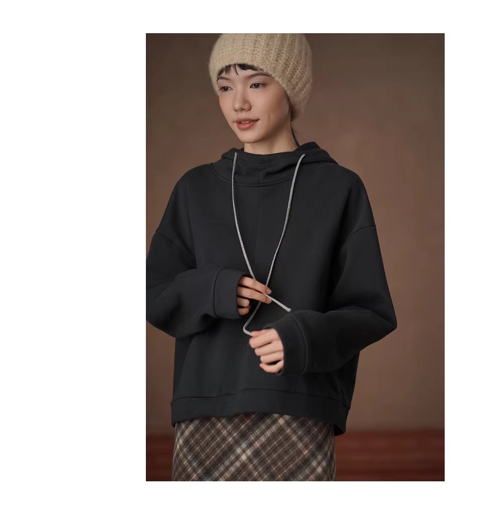 極簡休閒風半高領廓形顯瘦落肩遮肉不挑人鬆弛連帽衛衣,極簡休閒風半高領廓形顯瘦落肩遮肉不挑人鬆弛連帽衛衣,HBEW1179,極簡休閒風半高領廓形顯瘦落肩遮肉不挑人鬆弛連帽衛衣,連帽抽繩,落肩設計