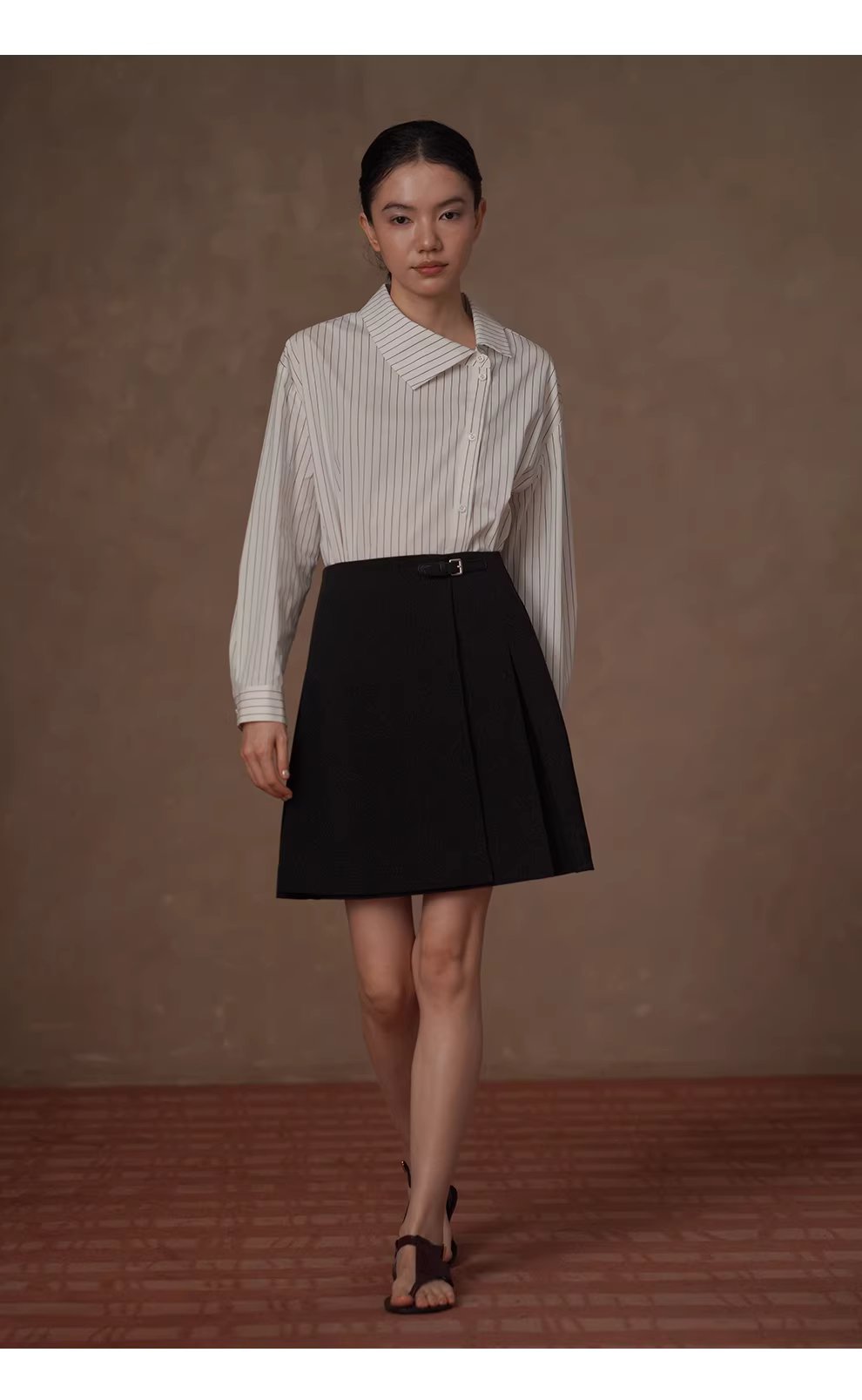 高支品質色織細條紋法式文藝不對稱翻領寬鬆顯瘦襯衫,高支品質色織細條紋法式文藝不對稱翻領寬鬆顯瘦襯衫,HBFS1025,高支品質色織細條紋法式文藝不對稱翻領寬鬆顯瘦襯衫,織面細膩,側面翻領