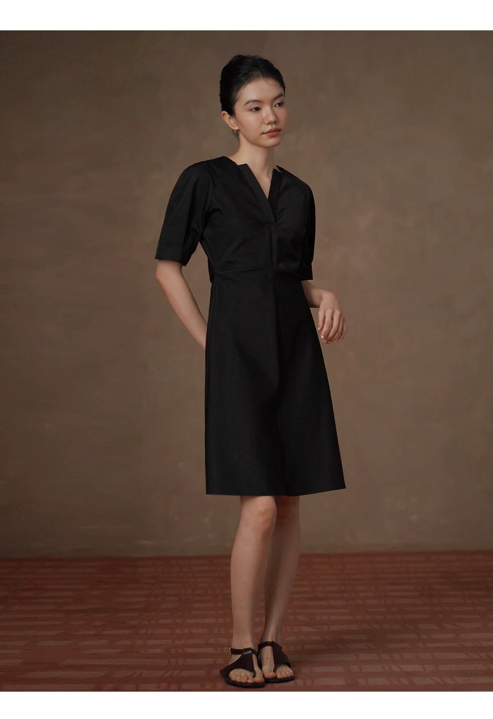 極簡廓形收腰剪裁寬鬆羊腿袖通勤短款顯瘦小個子洋裝,極簡廓形收腰剪裁寬鬆羊腿袖通勤短款顯瘦小個子洋裝,HBFS7012,極簡廓形收腰剪裁寬鬆羊腿袖通勤短款顯瘦小個子洋裝,微光質感,V領優雅