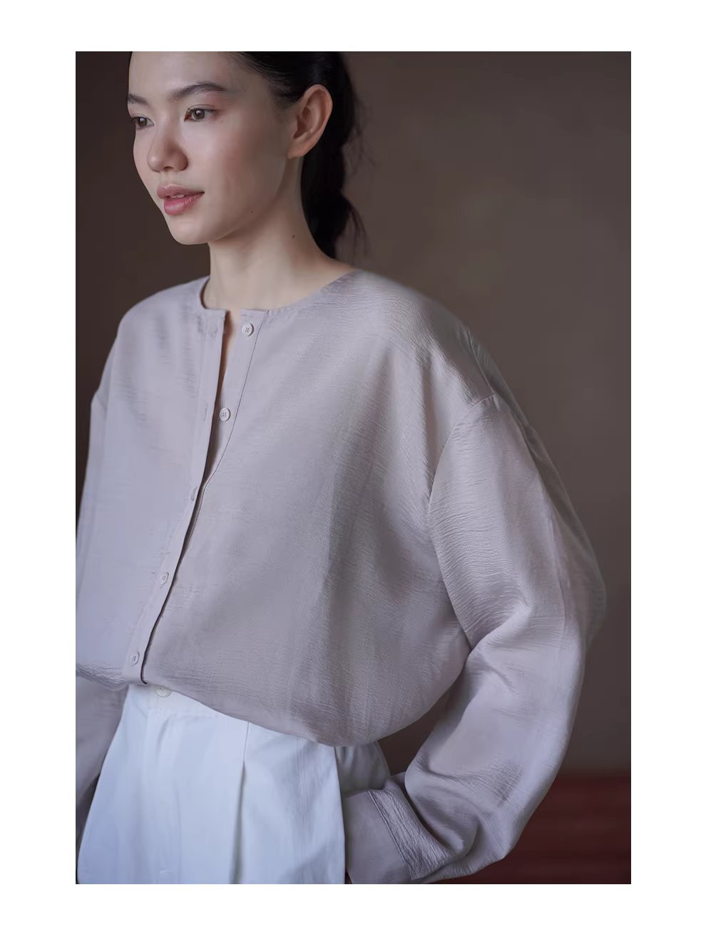 白櫻裊裊微亮光澤肌理感寬鬆顯瘦圓領通勤簡約長袖襯衫,白櫻裊裊微亮光澤肌理感寬鬆顯瘦圓領通勤簡約長袖襯衫,HBFS1058,白櫻裊裊微亮光澤肌理感寬鬆顯瘦圓領通勤簡約長袖襯衫,圓領排扣,親膚柔軟