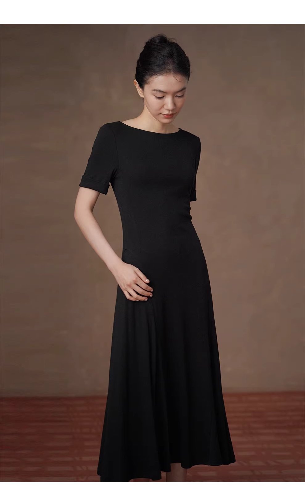 顯瘦標配小黑裙彈性親膚合身遮肉中袖圓領長洋裝女,顯瘦標配小黑裙彈性親膚合身遮肉中袖圓領長洋裝女,HBFS7035,顯瘦標配小黑裙彈性親膚合身遮肉中袖圓領長洋裝女,彈性親膚,收腰顯瘦