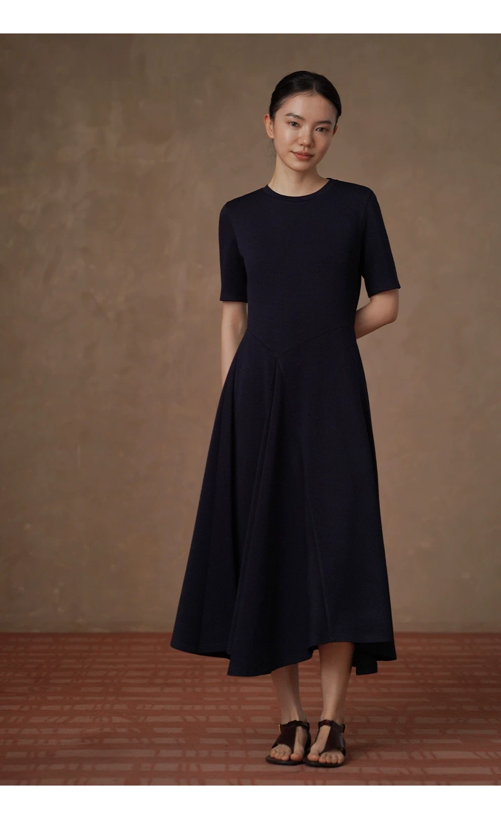 軟糯空氣感顯瘦合身不規則分割腰線大裙擺遮肉洋裝女,軟糯空氣感顯瘦合身不規則分割腰線大裙擺遮肉洋裝女,HBFS7045,軟糯空氣感顯瘦合身不規則分割腰線大裙擺遮肉洋裝女,自然垂墜,拼接收腰