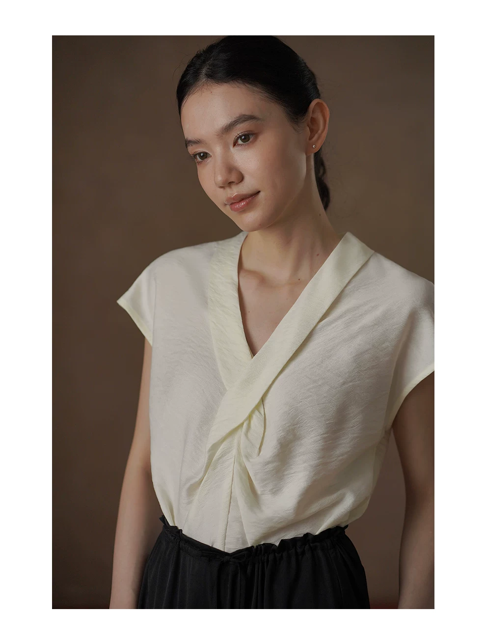 精緻姊姊交叉V領設計感優雅扭結收腰氣質垂順顯瘦上衣女,精緻姊姊交叉V領設計感優雅扭結收腰氣質垂順顯瘦上衣女,HBFS1365,精緻姊姊交叉V領設計感優雅扭結收腰氣質垂順顯瘦上衣女,交叉V領,優雅扭結