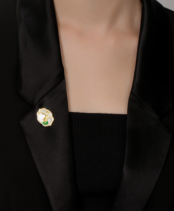 蘭花貝殼胸針女高級感祖母綠鋯石設計秋冬大衣毛衣別針胸花配件品