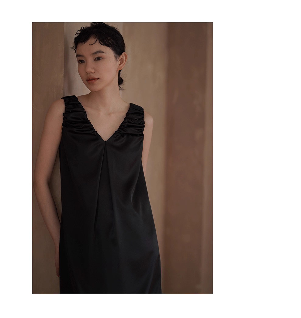 貴氣質感緞面簡約法式V領洋裝手工扭褶肩帶寬鬆背心裙