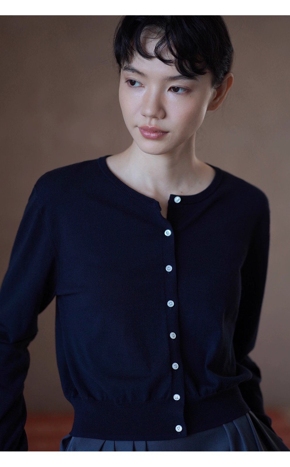 剛需基本款合身顯瘦通勤長袖軟糯針織撞色紐扣圓領外套