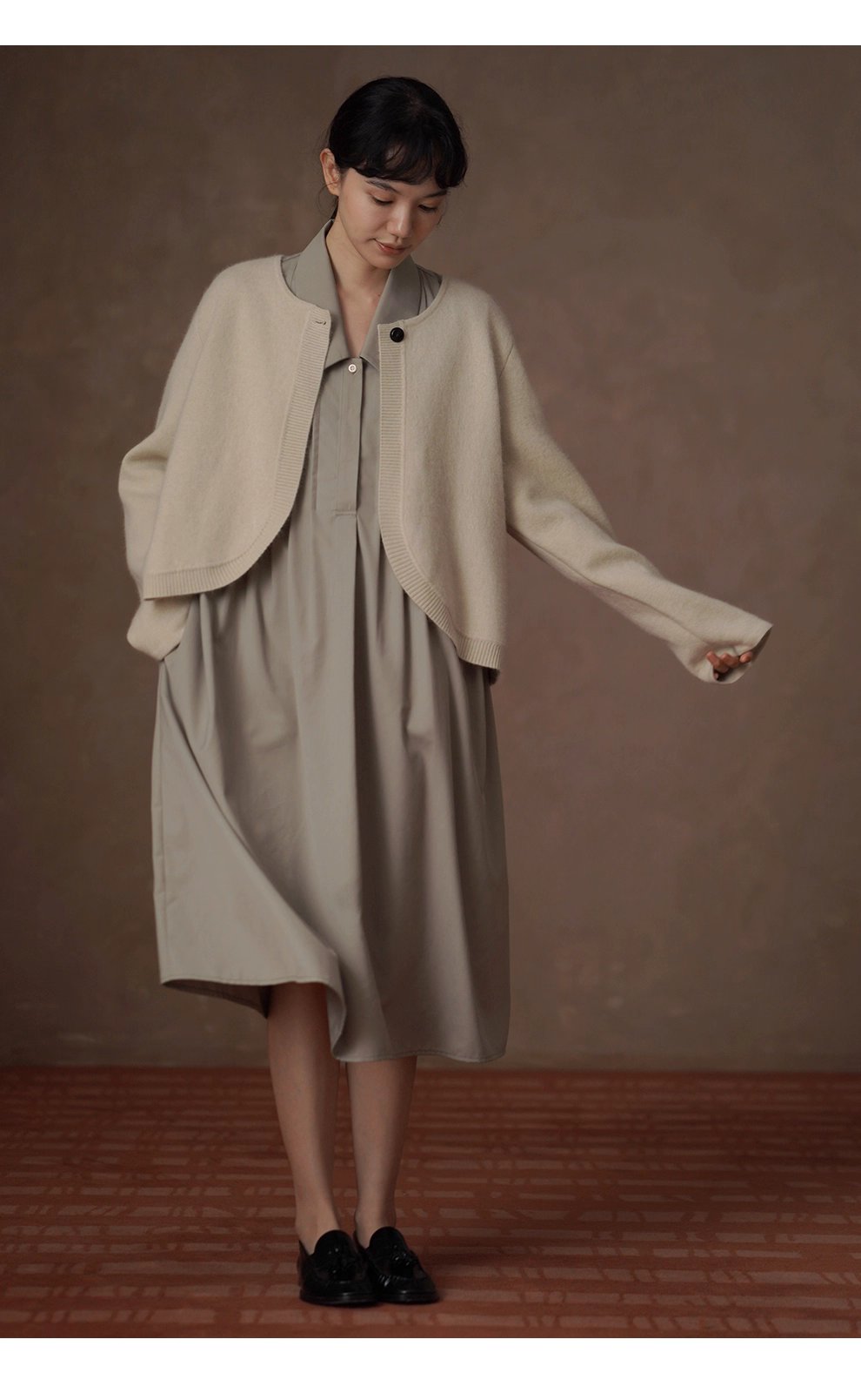 精準定壓塔克線門襟長翻領寬鬆H型顯瘦搭通勤襯衫洋裝