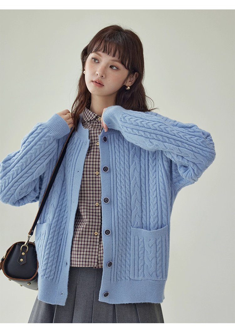 藍色麻花單排扣毛衣開襟衫女秋季新款慵懶長袖上衣,藍色麻花單排扣毛衣開襟衫女秋季新款慵懶長袖上衣,HBEW5068,藍色麻花單排扣毛衣開襟衫女秋季新款慵懶長袖上衣,圓領排扣,麻花針織