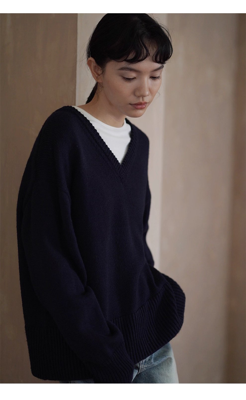 極簡精髓代表寬鬆廓形V領軟糯羊毛混紡落肩基礎保暖毛衣,極簡精髓代表寬鬆廓形V領軟糯羊毛混紡落肩基礎保暖毛衣,HBEW1113,極簡精髓代表寬鬆廓形V領軟糯羊毛混紡落肩基礎保暖毛衣,V領造型,羊毛混紡