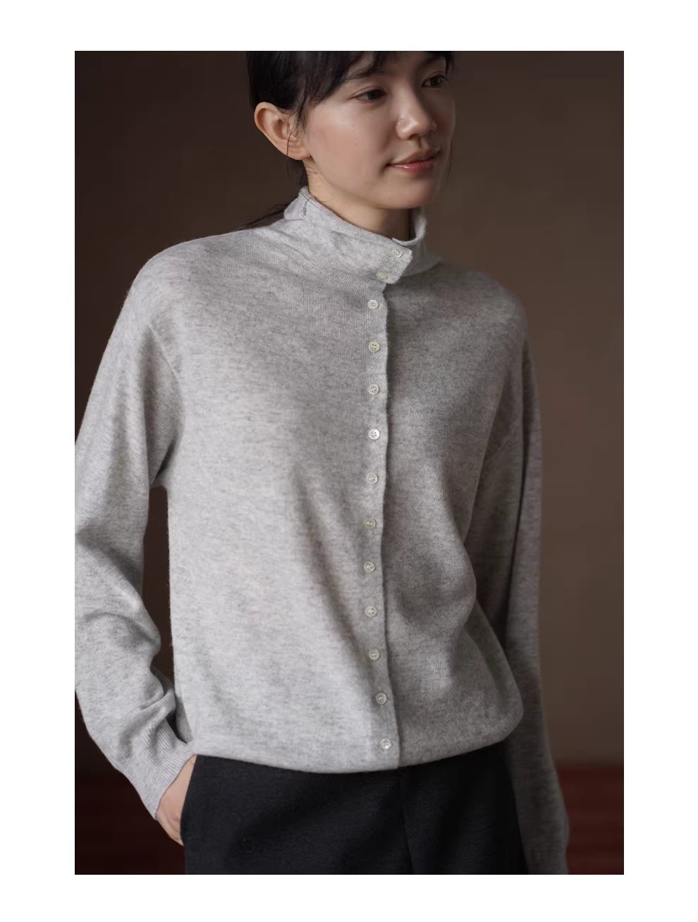 清冷柔霧敲細60s羊毛混紡立領紐扣設計開門襟通勤毛衣女,清冷柔霧敲細60s羊毛混紡立領紐扣設計開門襟通勤毛衣女,HBEW1136,清冷柔霧敲細60s羊毛混紡立領紐扣設計開門襟通勤毛衣女,排扣立領,羊毛100%