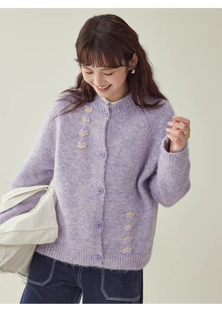 溫柔紫色小花羊毛毛衣開襟女冬新款圓領紐帶長袖上衣,溫柔紫色小花羊毛毛衣開襟女冬新款圓領紐帶長袖上衣,HBEW1157,溫柔紫色小花羊毛毛衣開襟女冬新款圓領紐帶長袖上衣,小花針織,羊毛混紡