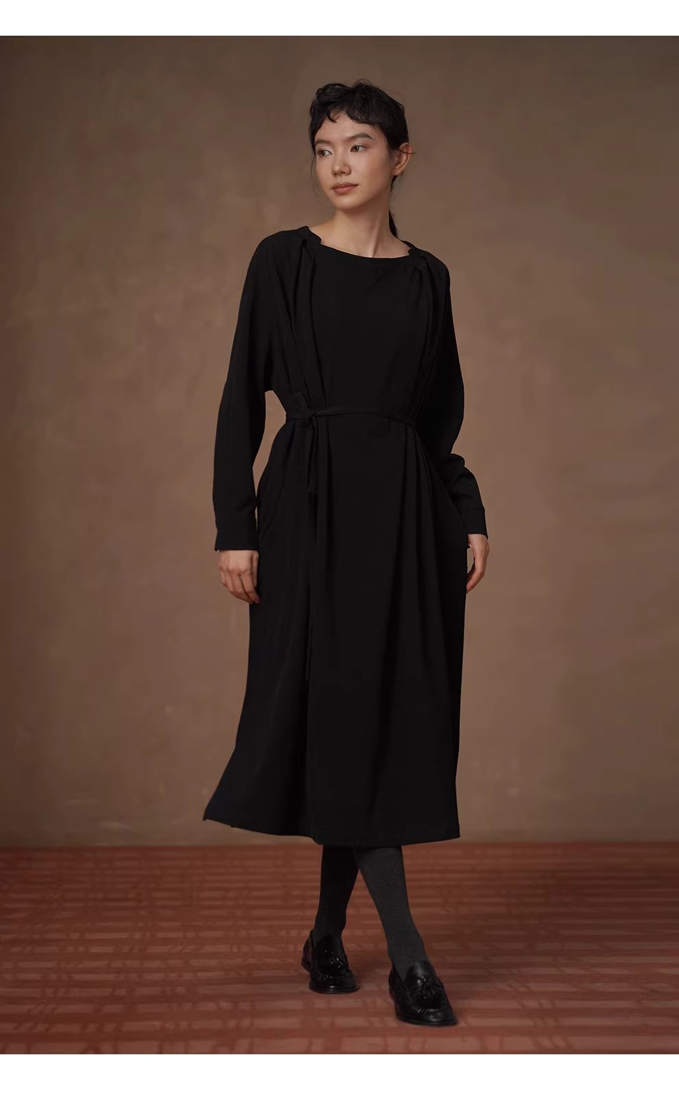 氣質且包容滿分通勤洋裝寬鬆精緻設計感顯瘦遮肉裙子,氣質且包容滿分通勤洋裝寬鬆精緻設計感顯瘦遮肉裙子,HBEW7065,氣質且包容滿分通勤洋裝寬鬆精緻設計感顯瘦遮肉裙子,壓褶細節,腰間綁繩