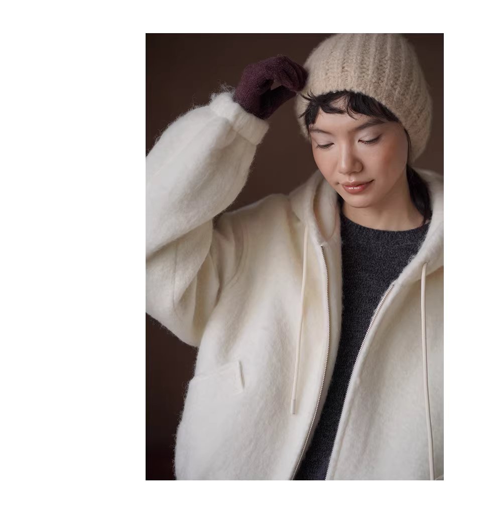 慵長雪夜長毛絨感羊毛混紡呢料連帽廓形氛圍夾棉短外套,慵長雪夜長毛絨感羊毛混紡呢料連帽廓形氛圍夾棉短外套,HBEW5117,慵長雪夜長毛絨感羊毛混紡呢料連帽廓形氛圍夾棉短外套,連帽外套,羊毛混紡