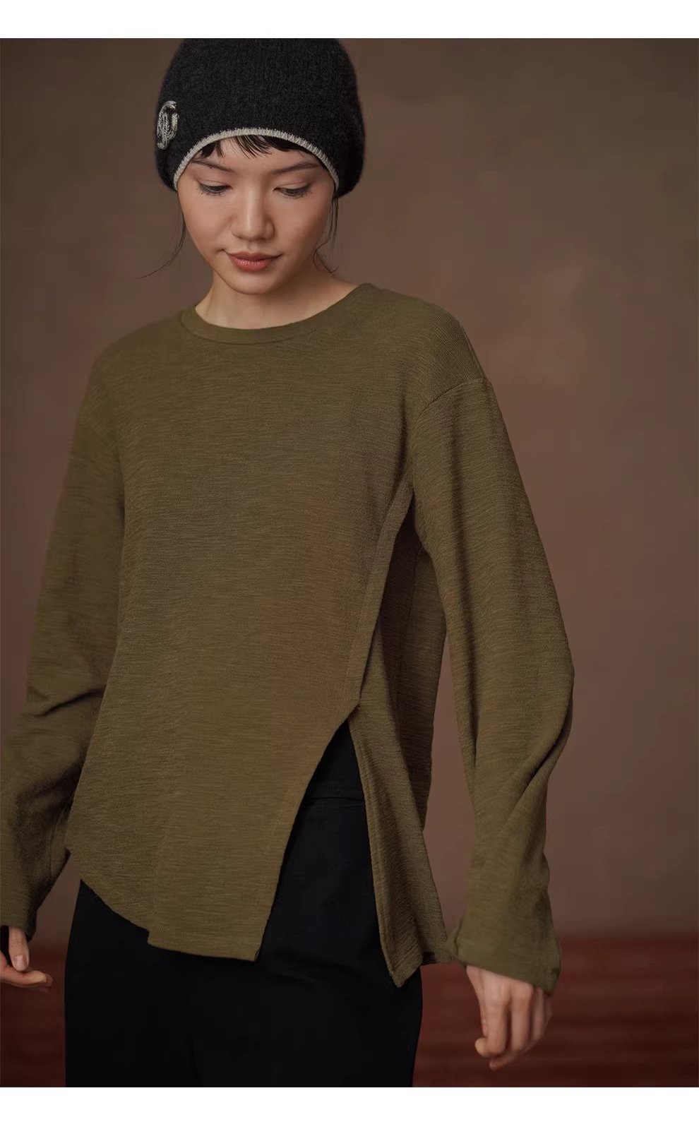 飄蕩蘆葦寬鬆上衣落肩顯瘦肌理圓領下擺開叉長袖內搭T恤,飄蕩蘆葦寬鬆上衣落肩顯瘦肌理圓領下擺開叉長袖內搭T恤,HBEW1180,飄蕩蘆葦寬鬆上衣落肩顯瘦肌理圓領下擺開叉長袖內搭T恤,開衩造型,肌理感面料