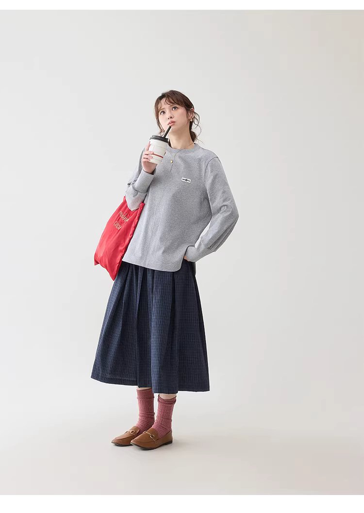 灰色圓弧下擺側開叉T恤女春季新款純棉貼標上衣,灰色圓弧下擺側開叉T恤女春季新款純棉貼標上衣,HBFS1000,灰色圓弧下擺側開叉T恤女春季新款純棉貼標上衣,輕鬆穿搭,全棉面料