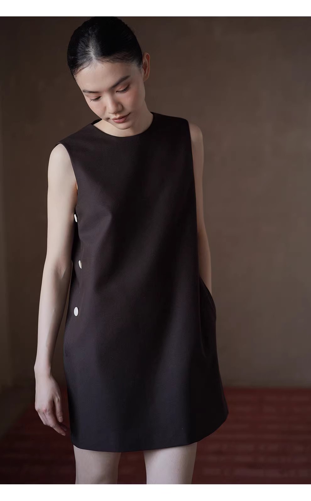 濃鬱撞色側縫琴扣設計短版疊穿圓領小個子背心洋裝,濃鬱撞色側縫琴扣設計短版疊穿圓領小個子背心洋裝,HBFS7010,濃鬱撞色側縫琴扣設計短版疊穿圓領小個子背心洋裝,舒適抗皺,適各身形