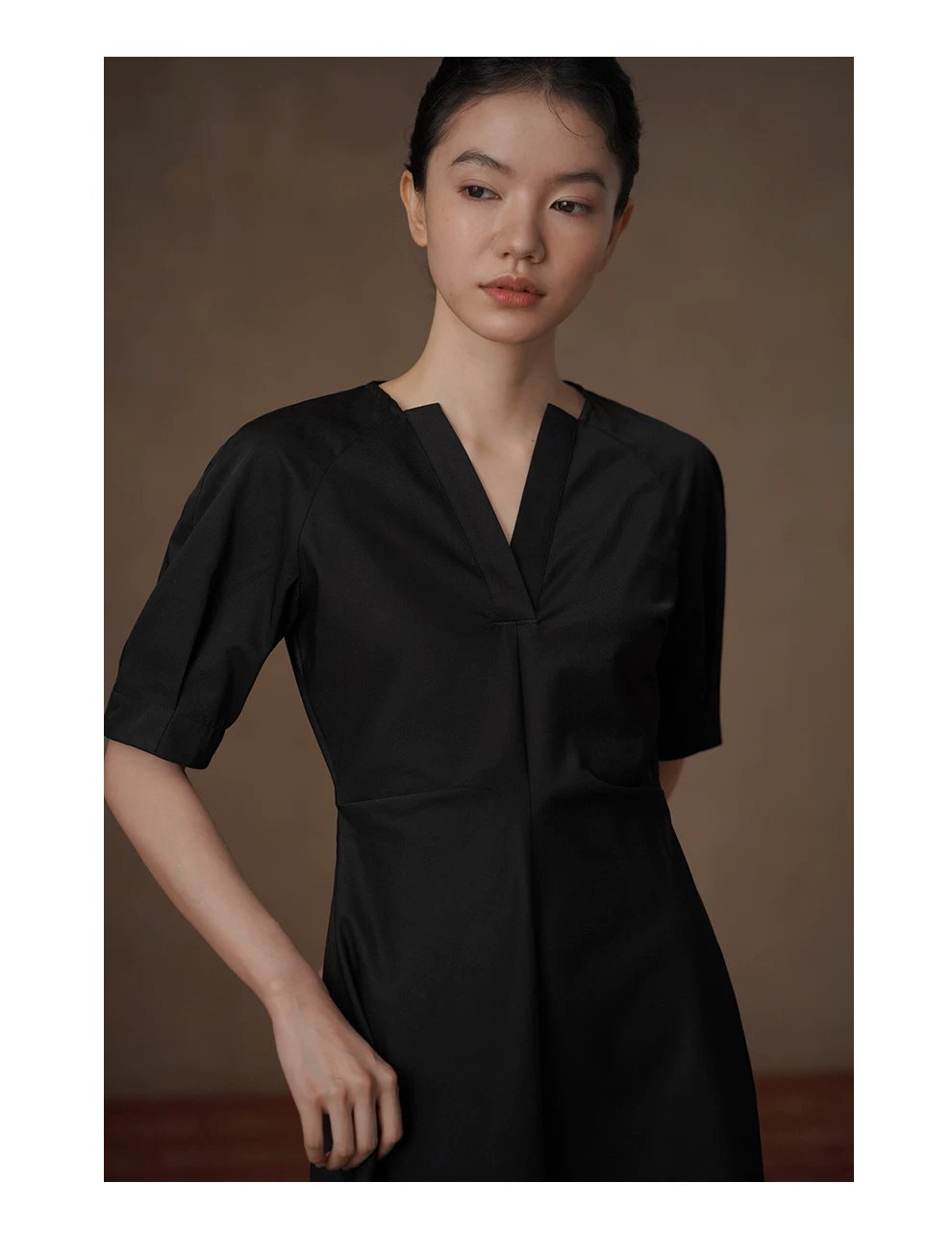 極簡廓形收腰剪裁寬鬆羊腿袖通勤短款顯瘦小個子洋裝,極簡廓形收腰剪裁寬鬆羊腿袖通勤短款顯瘦小個子洋裝,HBFS7012,極簡廓形收腰剪裁寬鬆羊腿袖通勤短款顯瘦小個子洋裝,微光質感,V領優雅