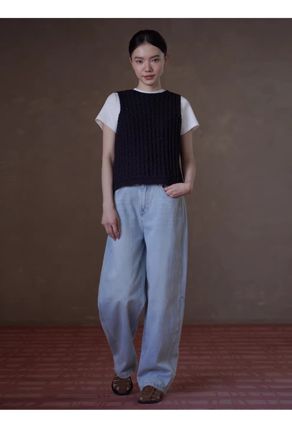 哥德肌理重工垂直絞花針織工藝半高領顯瘦無袖針織背心,哥德肌理重工垂直絞花針織工藝半高領顯瘦無袖針織背心,HBFS1045,哥德肌理重工垂直絞花針織工藝半高領顯瘦無袖針織背心,版型舒適,立體紋理