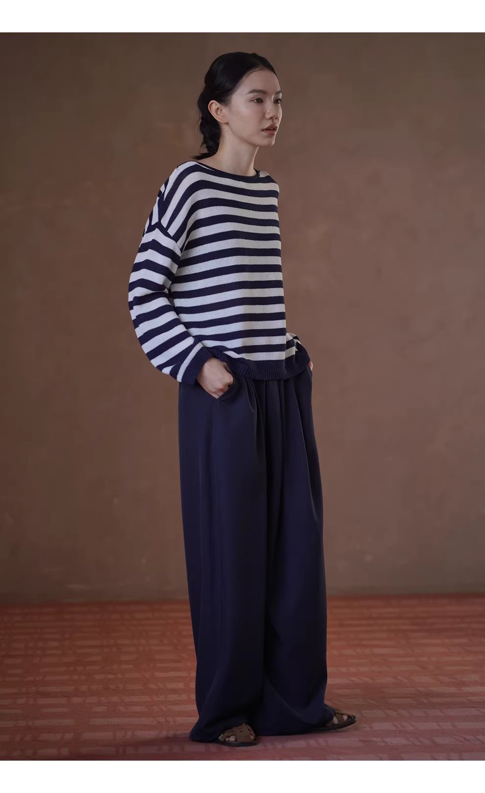 流動線條垂墜顯瘦鬆緊高腰不挑人寬鬆直筒闊腿通勤長褲,流動線條垂墜顯瘦鬆緊高腰不挑人寬鬆直筒闊腿通勤長褲,HBFS3018,流動線條垂墜顯瘦鬆緊高腰不挑人寬鬆直筒闊腿通勤長褲,簡約慵懶,細膩褶皺