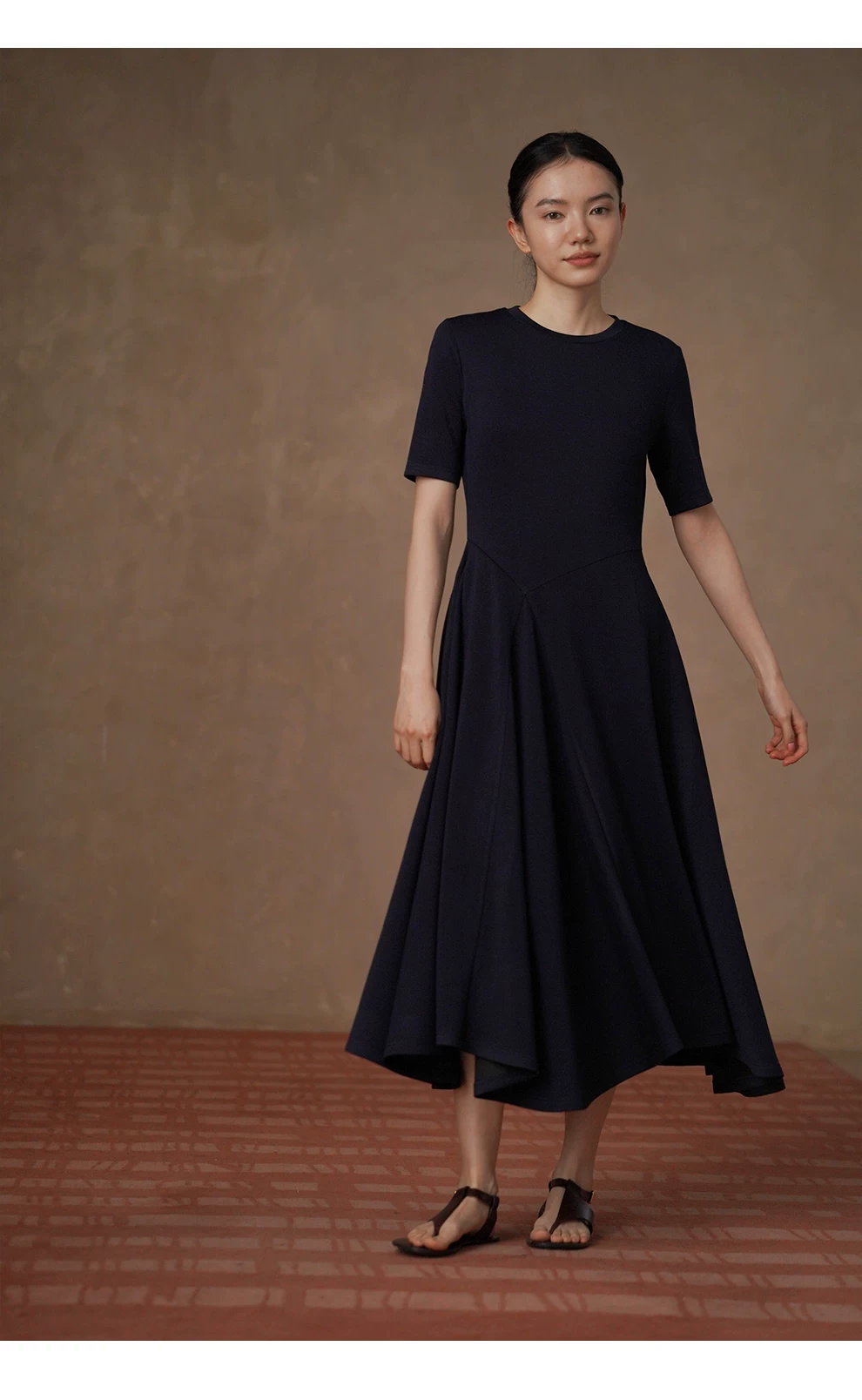 軟糯空氣感顯瘦合身不規則分割腰線大裙擺遮肉洋裝女,軟糯空氣感顯瘦合身不規則分割腰線大裙擺遮肉洋裝女,HBFS7045,軟糯空氣感顯瘦合身不規則分割腰線大裙擺遮肉洋裝女,自然垂墜,拼接收腰