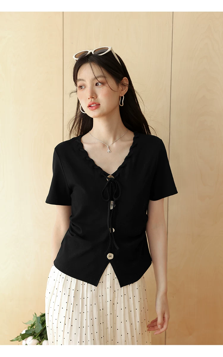 微胖大尺碼正肩黑色短袖T恤女2026新款夏季設計感繫帶v領上衣,微胖大尺碼正肩黑色短袖T恤女2026新款夏季設計感繫帶v領上衣,HBFS1200,微胖大尺碼正肩黑色短袖T恤女2026新款夏季設計感繫帶v領上衣,V領繫繩,修身顯瘦