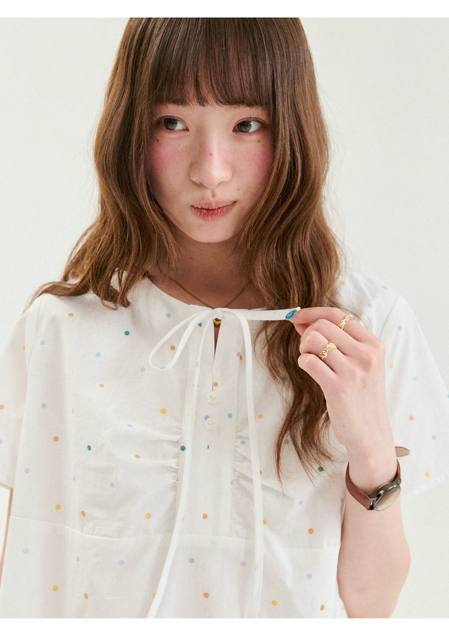 彩色波點繫帶圓領純棉襯衫女夏新款寬鬆短袖上衣,彩色波點繫帶圓領純棉襯衫女夏新款寬鬆短袖上衣,HBFS1397,彩色波點繫帶圓領純棉襯衫女夏新款寬鬆短袖上衣,繫帶領口,波點造型