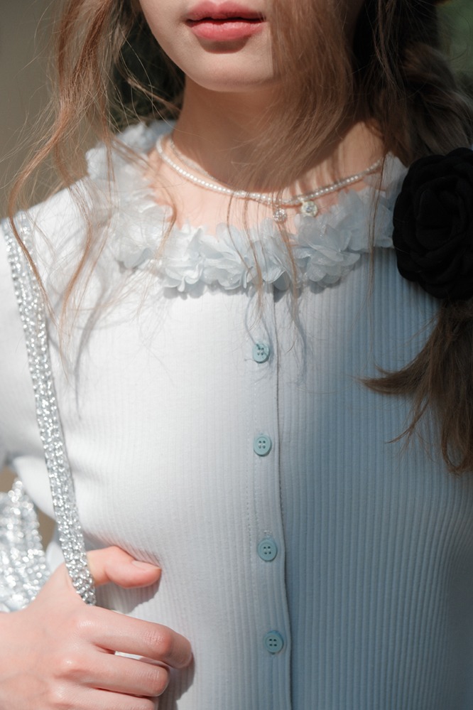 花朵圓領設計感法式長袖T卹女春裝新品內搭針織上衣