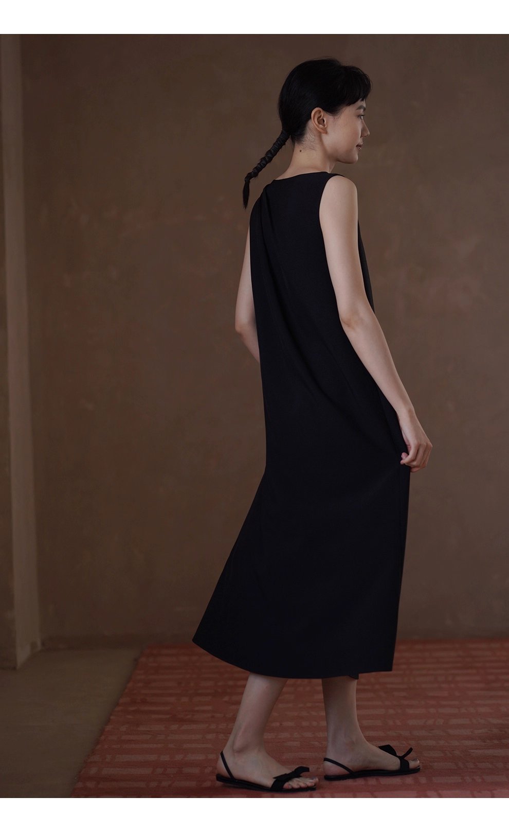 新爵會議不對稱扭褶肩洋裝寬鬆通勤垂墜顯瘦洋裝女