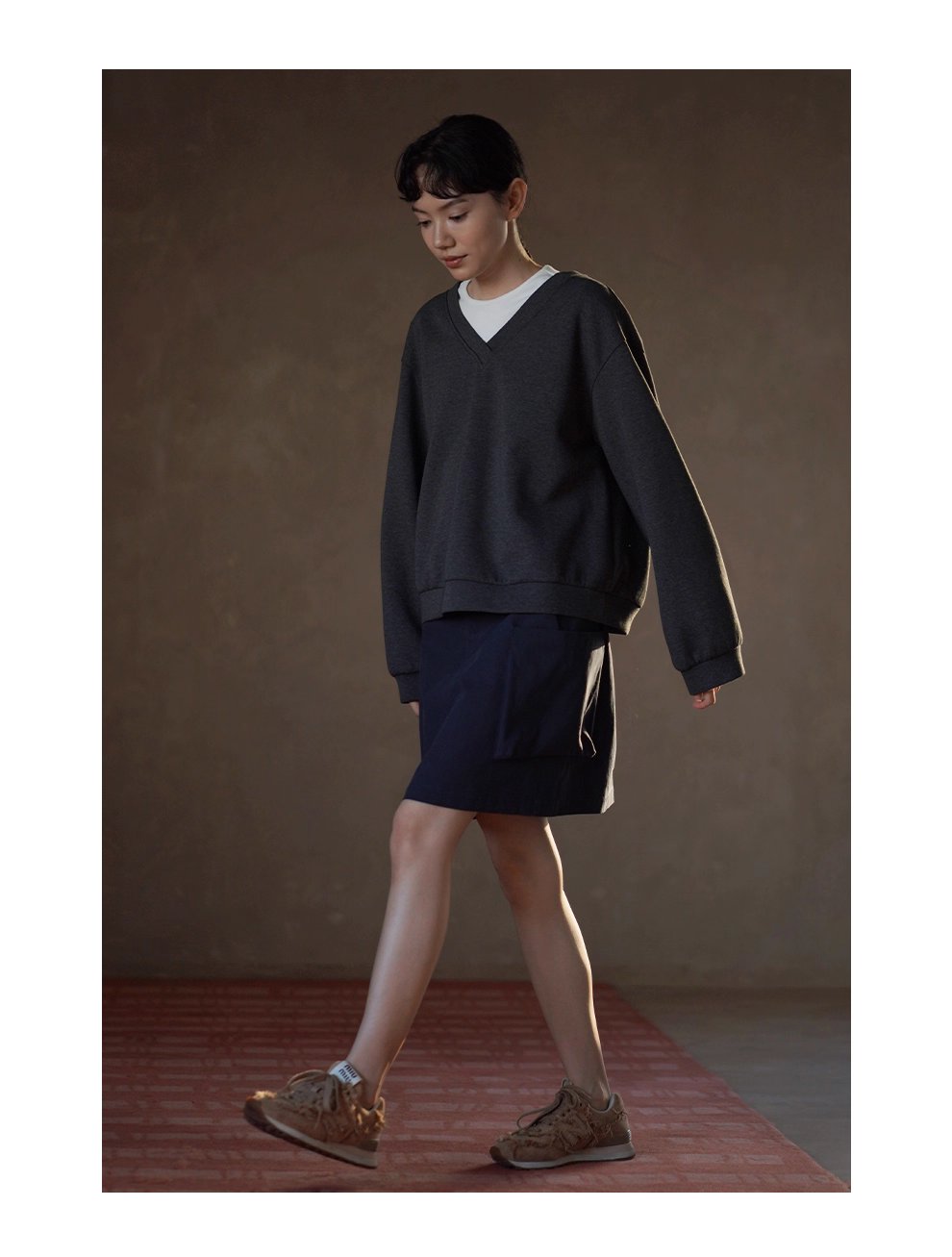 太空旅行衛衣V領寬鬆顯瘦休閒挺括H版落肩百搭短上衣女