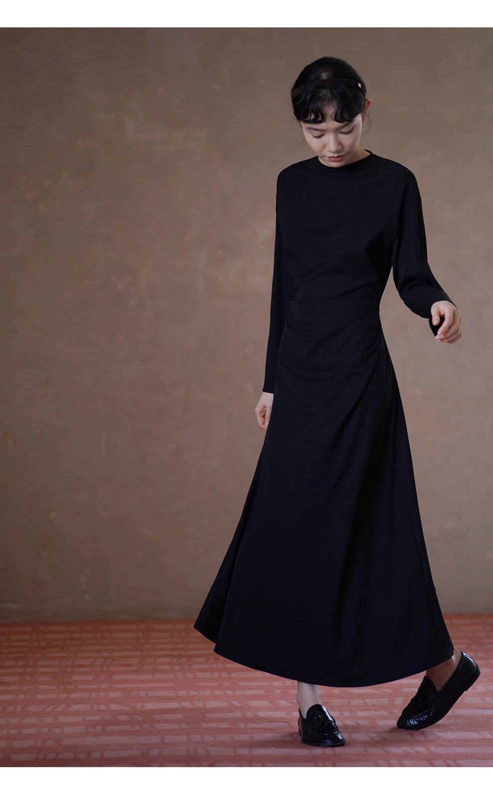 極簡品味優雅貴婦內搭洋裝圓領收腰通勤顯瘦裙子女