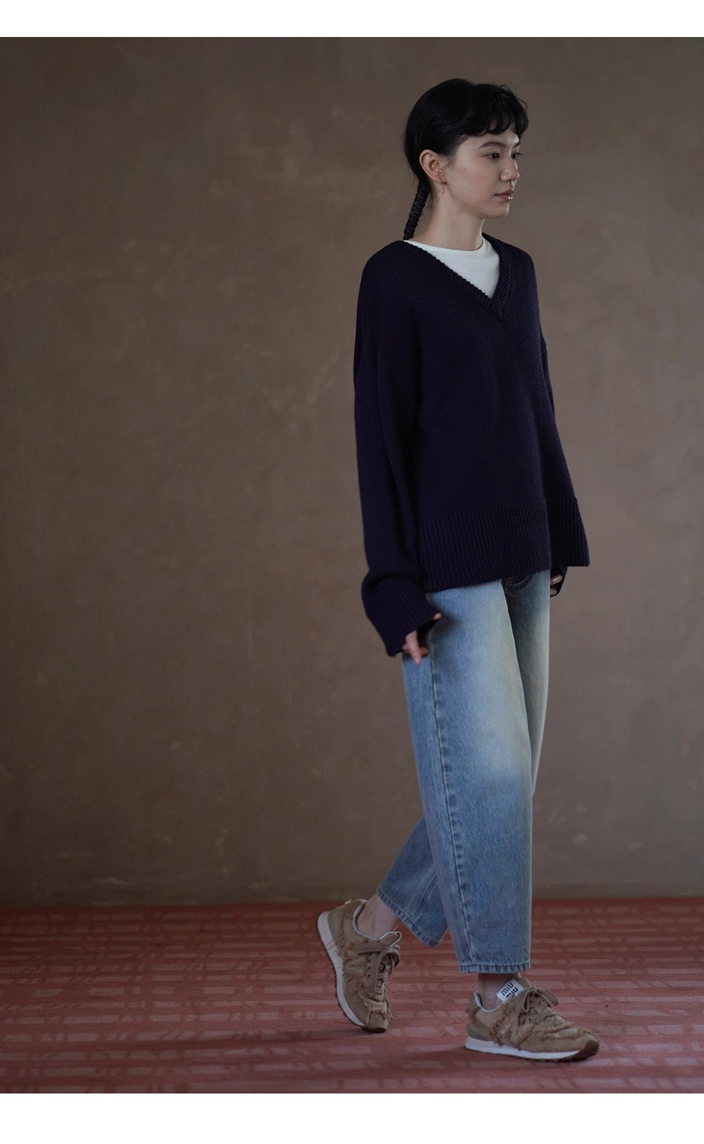 極簡精髓代表寬鬆廓形V領軟糯羊毛混紡落肩基礎保暖毛衣,極簡精髓代表寬鬆廓形V領軟糯羊毛混紡落肩基礎保暖毛衣,HBEW1113,極簡精髓代表寬鬆廓形V領軟糯羊毛混紡落肩基礎保暖毛衣,V領造型,羊毛混紡