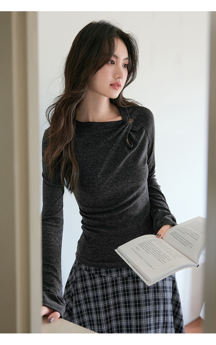 斜領長袖T恤上衣迷人鏤空打底高級感,斜領長袖T恤上衣迷人鏤空打底高級感,HBEW1955,斜領長袖T恤上衣迷人鏤空打底高級感,氣質穿搭,喇叭袖口