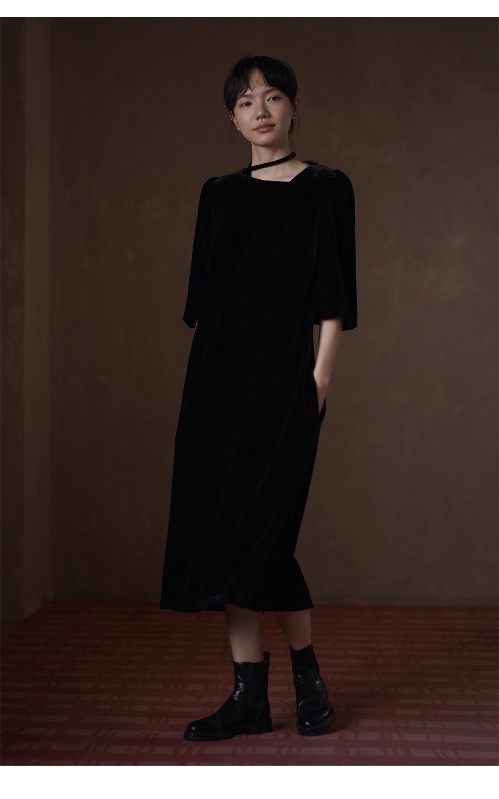 略施粉黛優雅宴會高克重品質絲絨繫帶不對稱領洋裝女