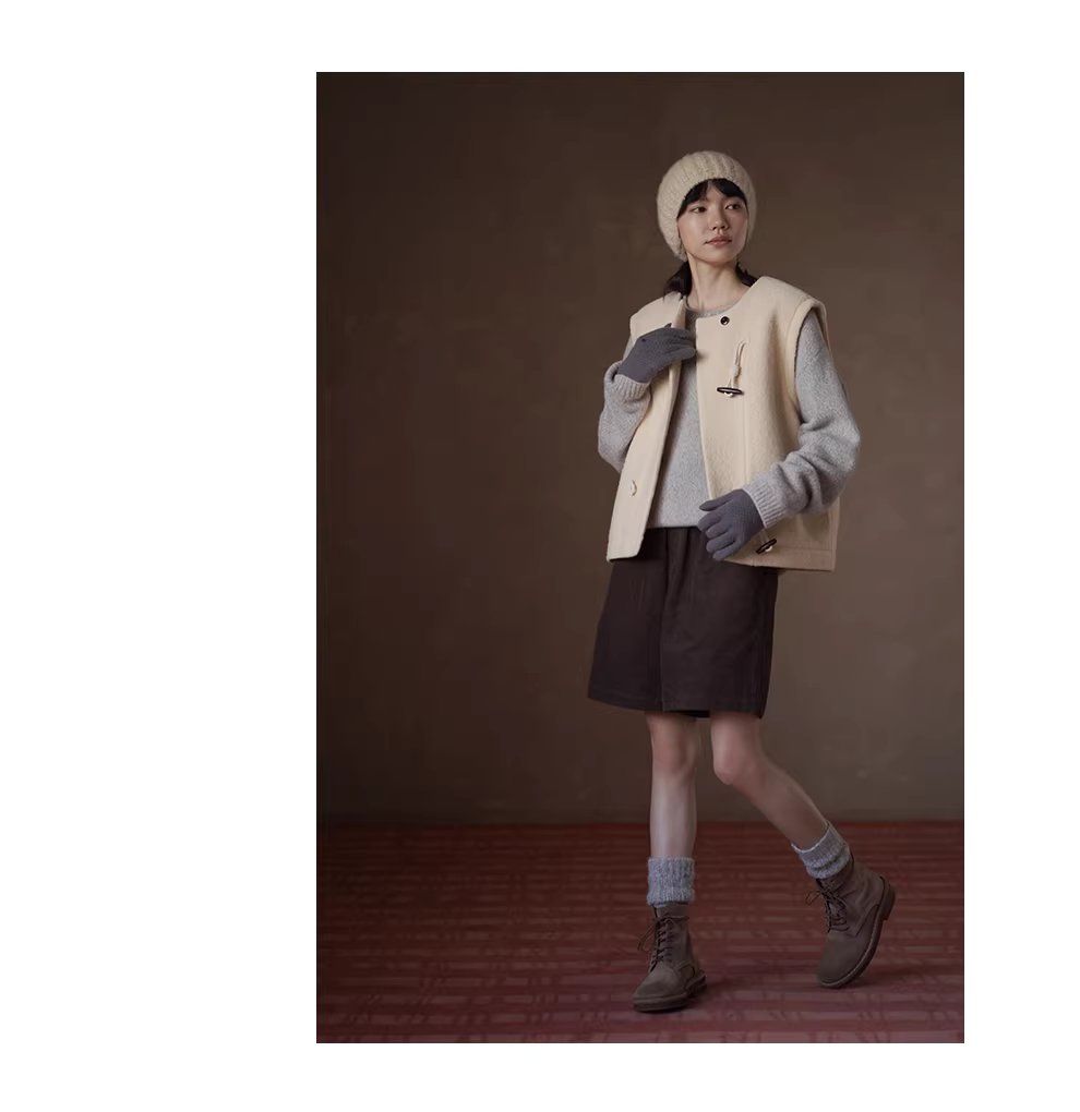 100綿羊毛顆粒肌理感牛角扣馬甲休閒寬鬆疊穿絎棉呢外套,100綿羊毛顆粒肌理感牛角扣馬甲休閒寬鬆疊穿絎棉呢外套,HBEW5100,100綿羊毛顆粒肌理感牛角扣馬甲休閒寬鬆疊穿絎棉呢外套,牛角排扣,羊毛100%