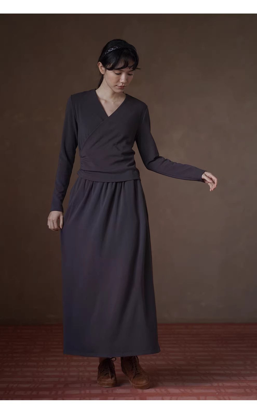 溫柔冬日套裝柔軟抓毛V領氣質合身收腰上衣鬆緊高腰半裙,溫柔冬日套裝柔軟抓毛V領氣質合身收腰上衣鬆緊高腰半裙,HBEW7060,溫柔冬日套裝柔軟抓毛V領氣質合身收腰上衣鬆緊高腰半裙,兩件式套裝,抓褶設計