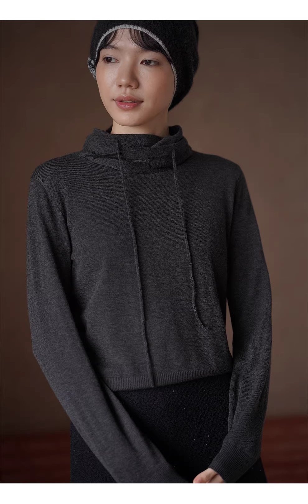 法式超細綿羊毛混紡疊量鬆弛堆堆領針織內搭合身上衣女,法式超細綿羊毛混紡疊量鬆弛堆堆領針織內搭合身上衣女,HBEW1167,法式超細綿羊毛混紡疊量鬆弛堆堆領針織內搭合身上衣女,連帽抽繩,羊毛混紡