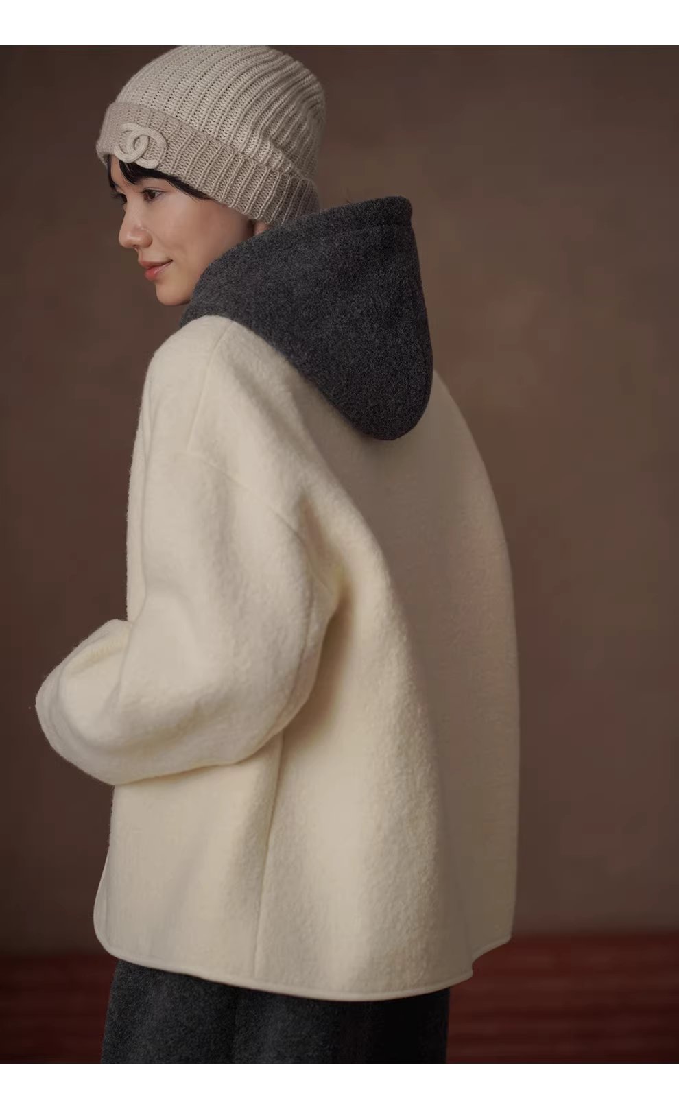 雪霜奶皮子100綿羊毛寬鬆V領保暖絎棉加厚羊羔毛外套女,雪霜奶皮子100綿羊毛寬鬆V領保暖絎棉加厚羊羔毛外套女,HBEW5113,雪霜奶皮子100綿羊毛寬鬆V領保暖絎棉加厚羊羔毛外套女,俐落剪裁,羊毛100%