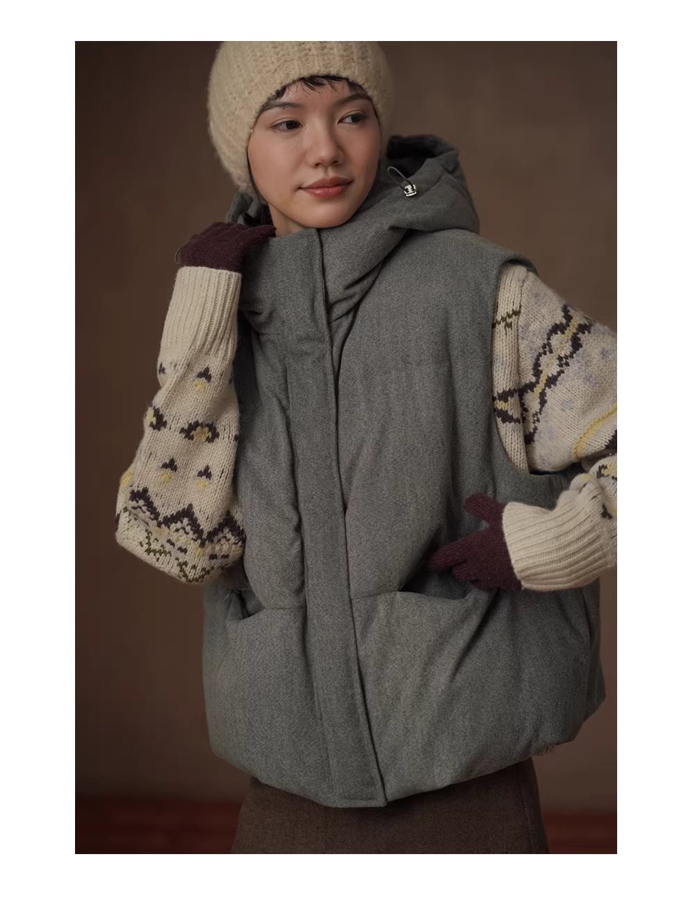 簡約常青馬甲柔軟仿毛呢質感連帽寬鬆棉服疊穿休閒外套,簡約常青馬甲柔軟仿毛呢質感連帽寬鬆棉服疊穿休閒外套,HBEW5121,簡約常青馬甲柔軟仿毛呢質感連帽寬鬆棉服疊穿休閒外套,連帽背心,保暖舒適