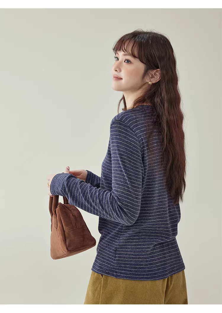 色織絨感繡花條紋T恤女冬新款寬鬆長袖內搭上衣,色織絨感繡花條紋T恤女冬新款寬鬆長袖內搭上衣,HBEW1194,色織絨感繡花條紋T恤女冬新款寬鬆長袖內搭上衣,條紋造型,絨感面料