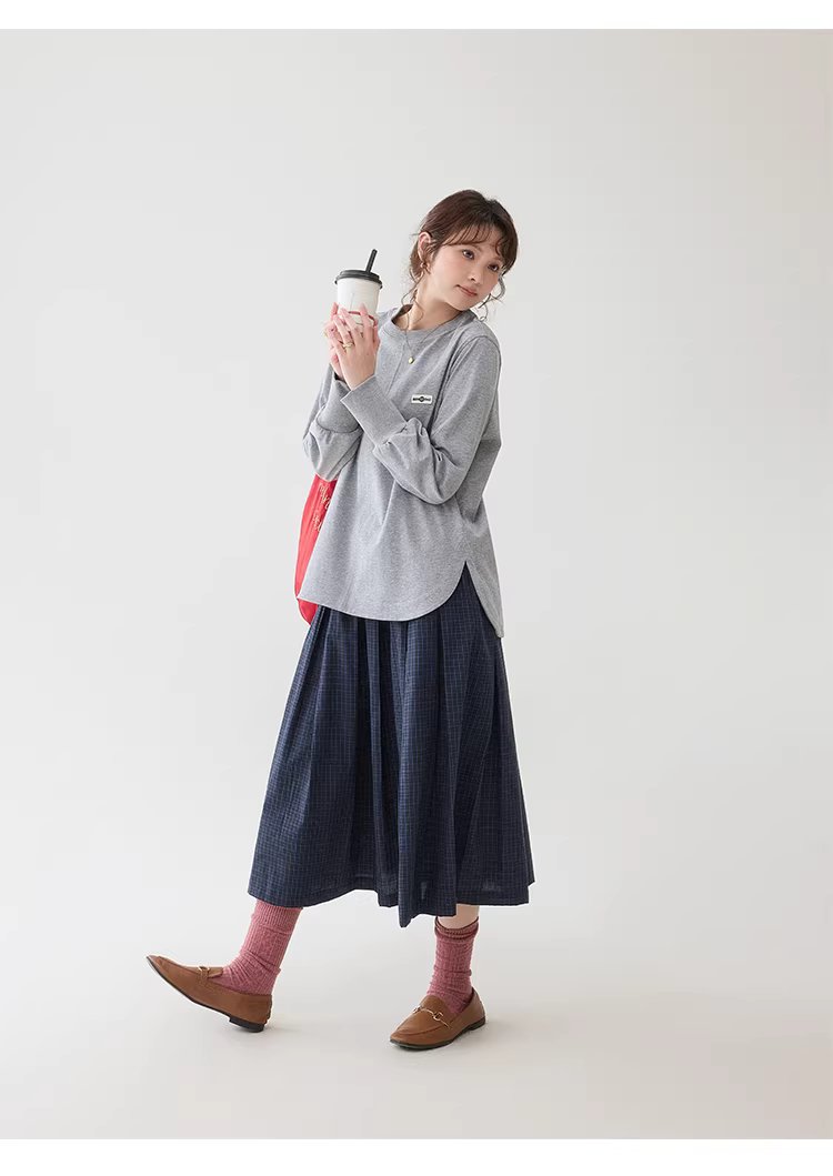 灰色圓弧下擺側開叉T恤女春季新款純棉貼標上衣,灰色圓弧下擺側開叉T恤女春季新款純棉貼標上衣,HBFS1000,灰色圓弧下擺側開叉T恤女春季新款純棉貼標上衣,輕鬆穿搭,全棉面料