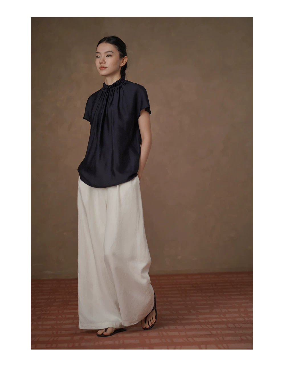 品質光澤緞感垂墜順滑捏褶花邊立領通勤顯瘦蝙蝠袖襯衫,品質光澤緞感垂墜順滑捏褶花邊立領通勤顯瘦蝙蝠袖襯衫,HBFS1102,品質光澤緞感垂墜順滑捏褶花邊立領通勤顯瘦蝙蝠袖襯衫,質感面料,木耳立領