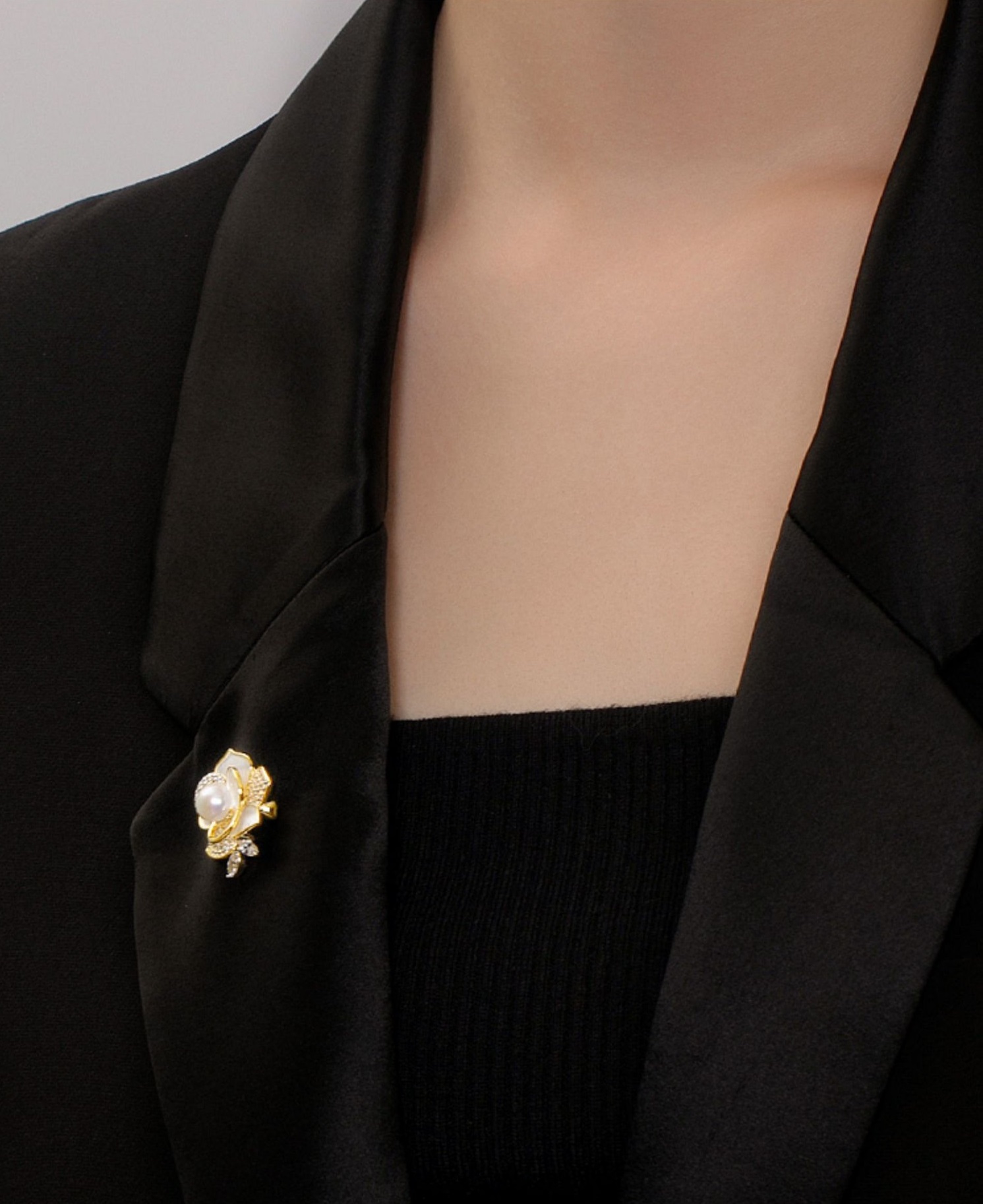 山茶花高級珍珠胸針女奢華氣質秋冬大衣毛衣貝殼鋯石別針配件禮物