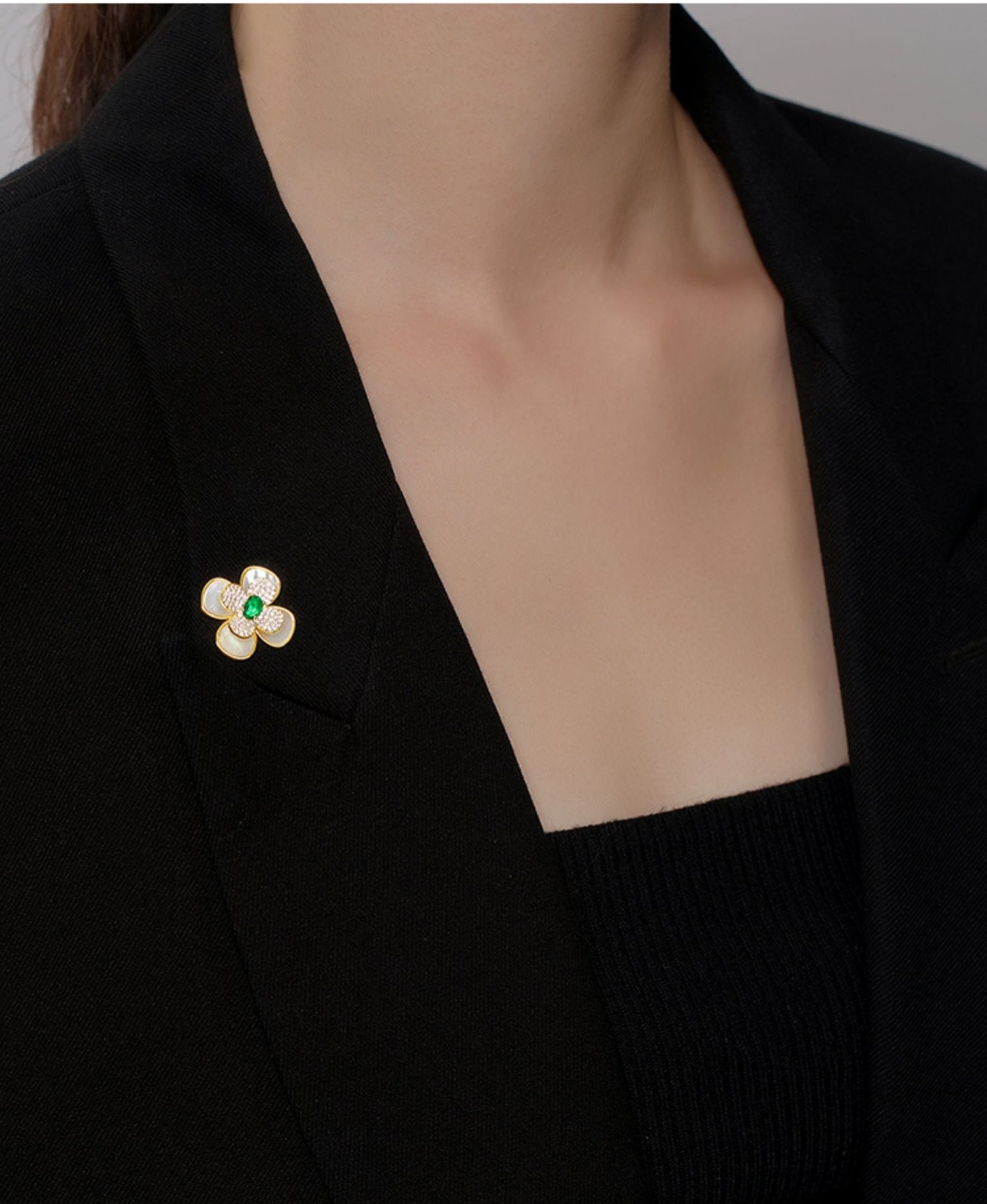 貝殼四葉祖母綠胸針女高級感設計輕奢氣質秋冬大衣別針西服配件