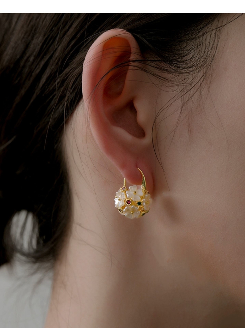 甜美超仙花球耳環女高級感鏤空耳墜設計時尚大氣新品輕奢耳飾