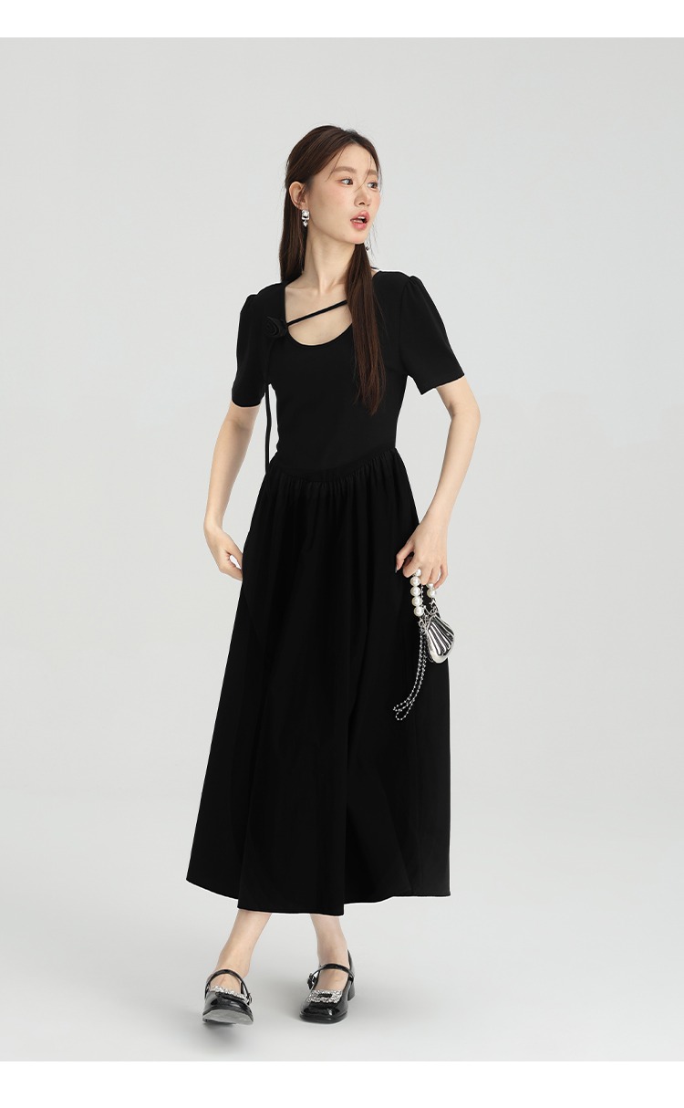 大尺碼法式U型領連身裙女新品高級感黑色顯瘦長裙洋裝