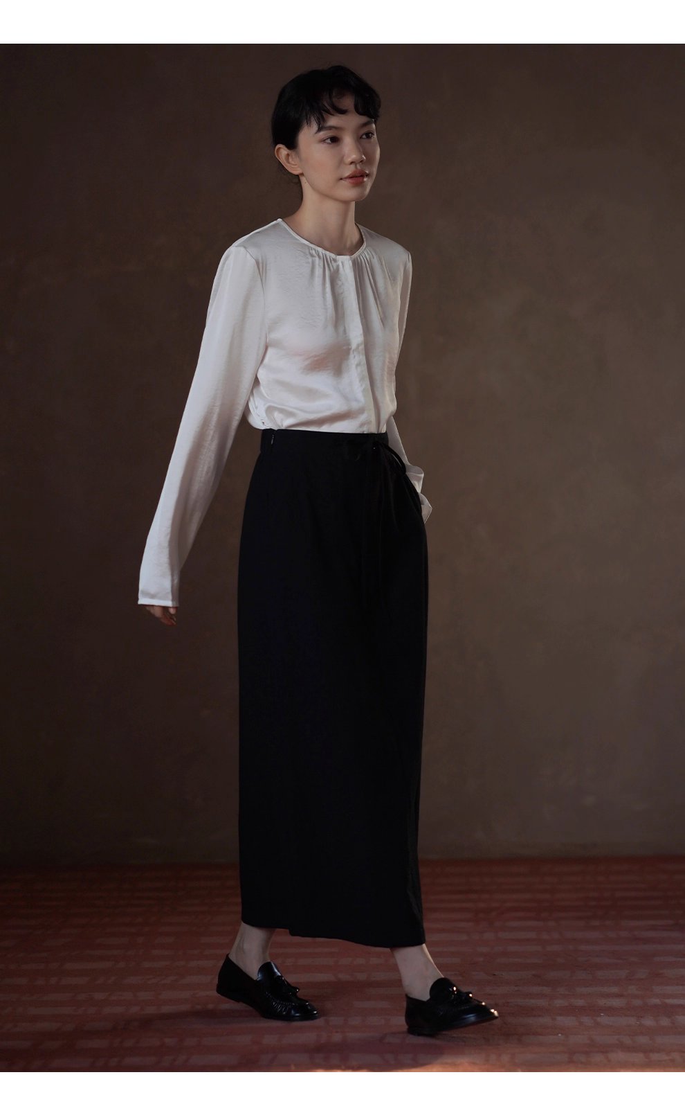 貴氣緞面質感光澤圓領褶皺寬鬆顯瘦通勤襯衫長袖上衣女