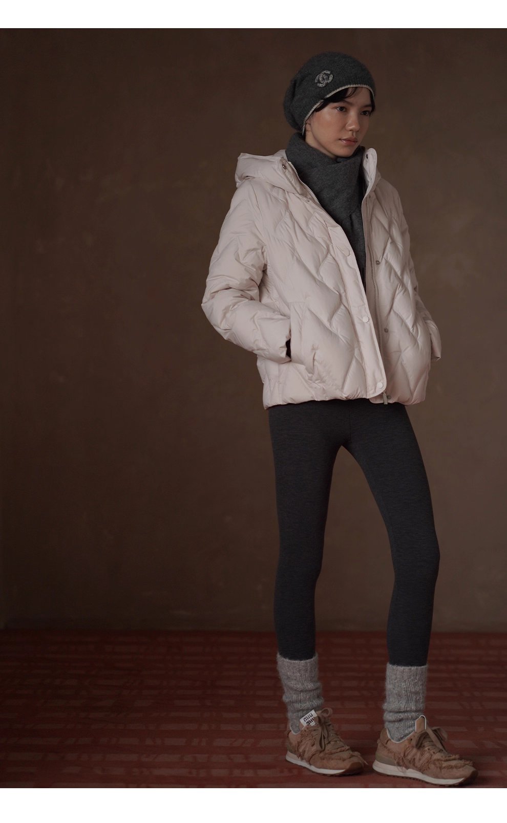 高密仿鑽絨人字紋絎線新國標90白鴨絨連帽短款羽絨衣女