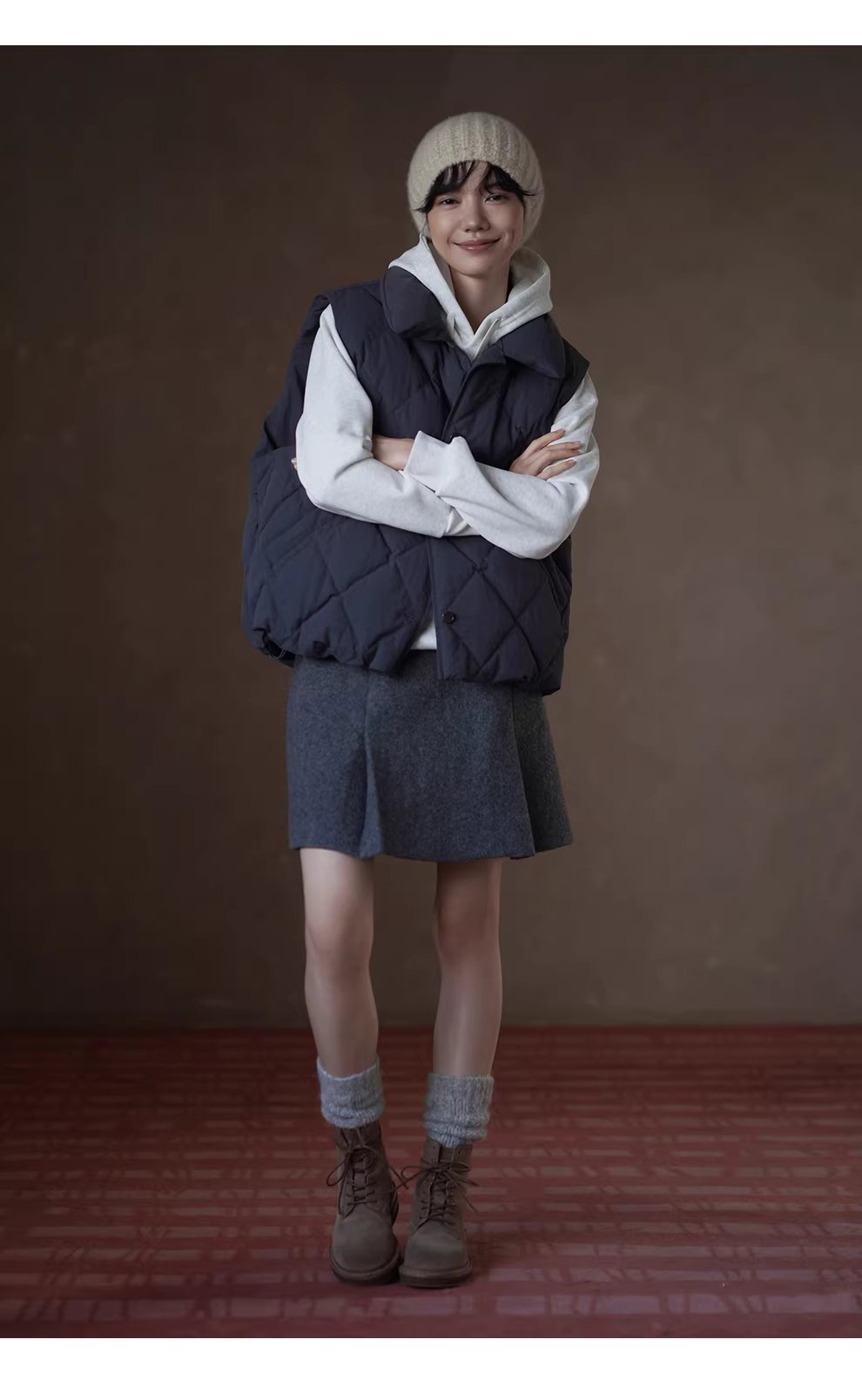 出色疊穿做舊復古菱格絎縫夾棉保暖翻領寬鬆休閒馬甲女,出色疊穿做舊復古菱格絎縫夾棉保暖翻領寬鬆休閒馬甲女,HBEW5099,出色疊穿做舊復古菱格絎縫夾棉保暖翻領寬鬆休閒馬甲女,翻領排扣,菱格車線