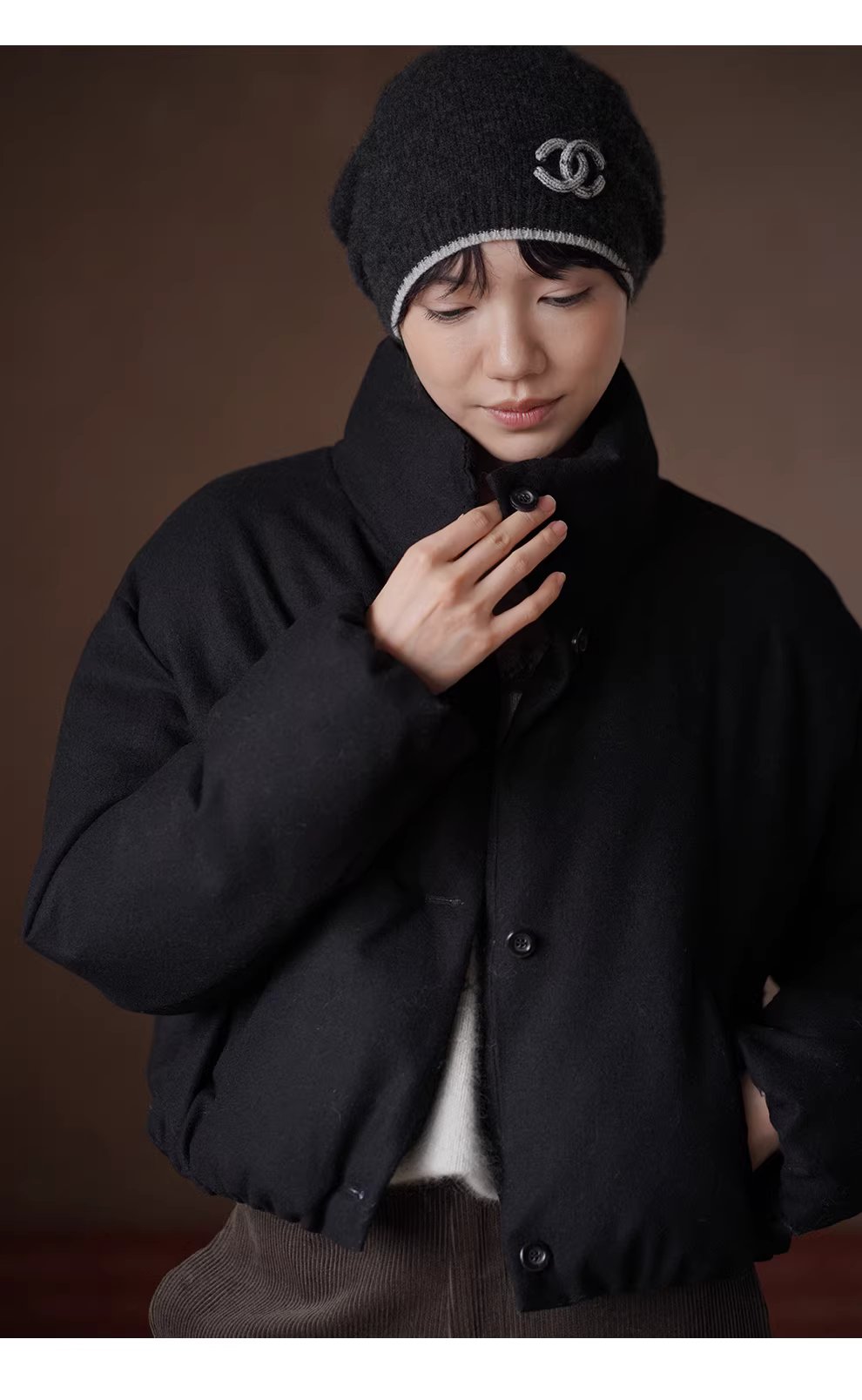 50羊毛混紡柔軟質感挺括立領防風保暖棉服短顯瘦外套,50羊毛混紡柔軟質感挺括立領防風保暖棉服短顯瘦外套,HBEW5120,50羊毛混紡柔軟質感挺括立領防風保暖棉服短顯瘦外套,俐落剪裁,羊毛混紡